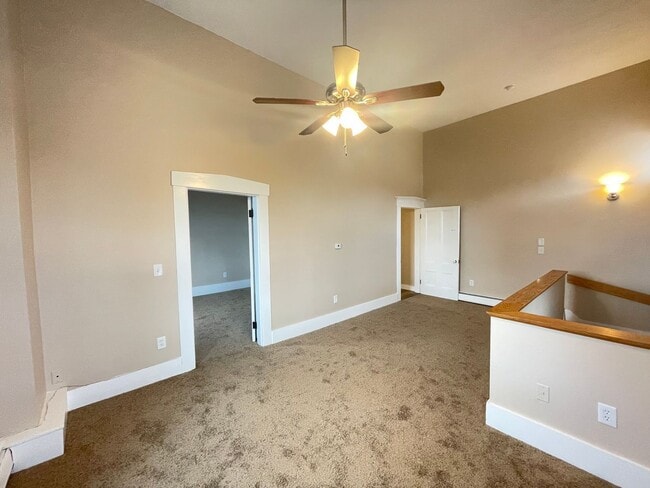 Building Photo - 46 Glass St