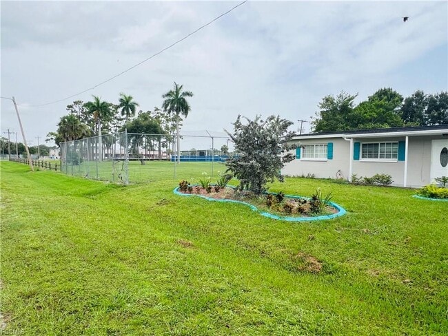 Photo - 804 March St House