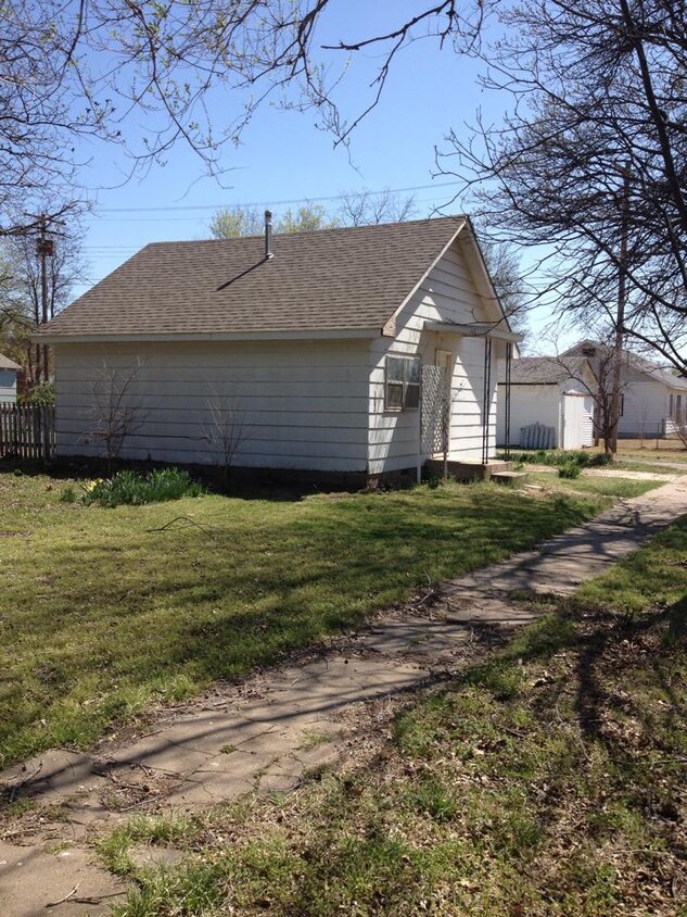 Cozy one-bedroom rental - 212 S. 8th St.