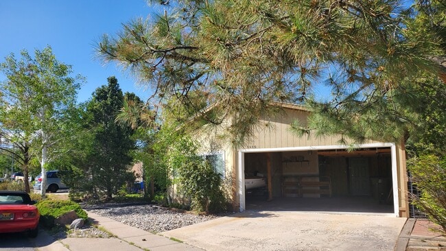 Huge garage holds 2 cars, boat, workshop, and storage - 1420 Sioux St