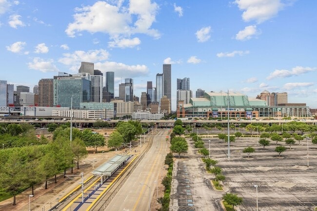 Photo - 505 Bastrop St Apartment