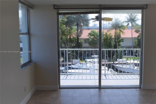 Foto del edificio - 16565 NE 26th Ave