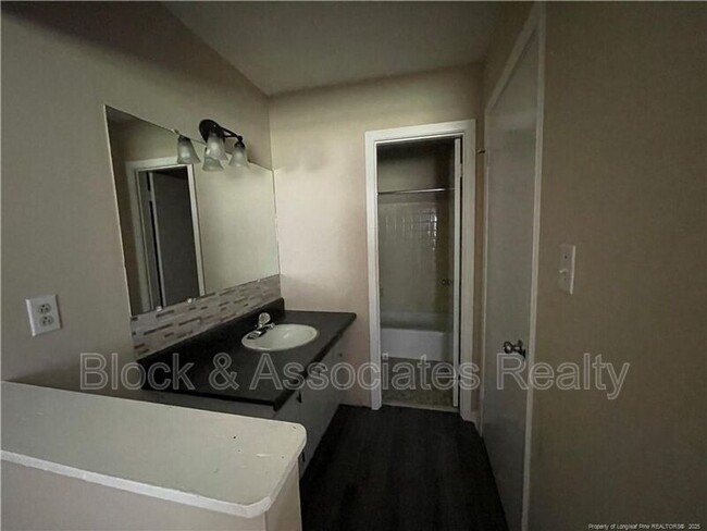 Building Photo - 4959 Fieldcrest Dr