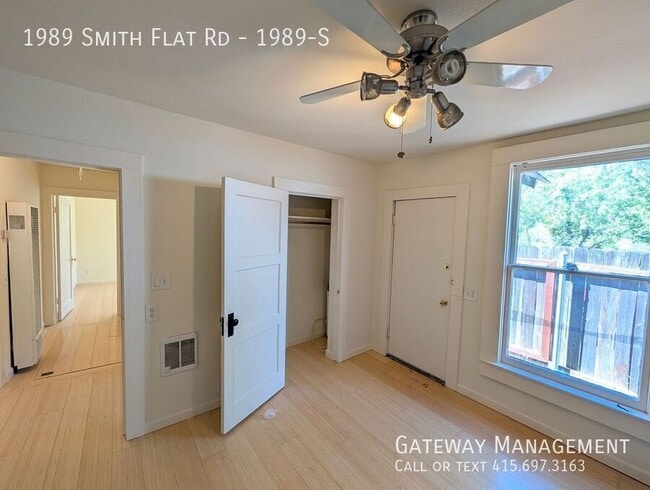 Foto del edificio - 1989 Smith Flat Rd