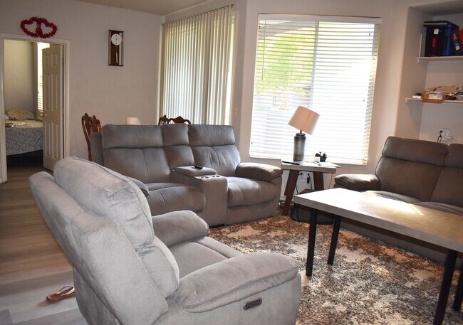 Foto del edificio - Resident Benefit Package Property