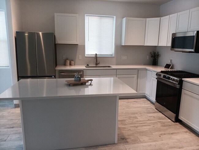 Foto del edificio - Newly-renovated 3 bedroom, 2 bathroom in Los Lunas! All new appliances! HUGE yard! Showings avail...