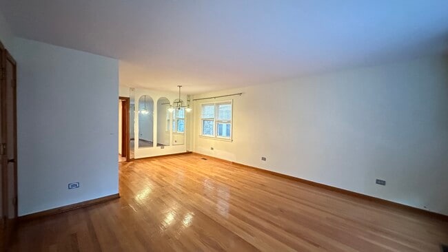 Building Photo - 5728 N McVicker Ave