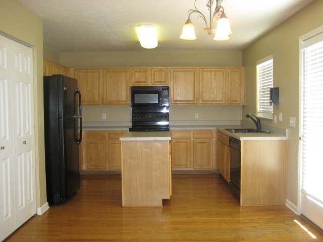 Building Photo - 3128 Hidden Creek Dr