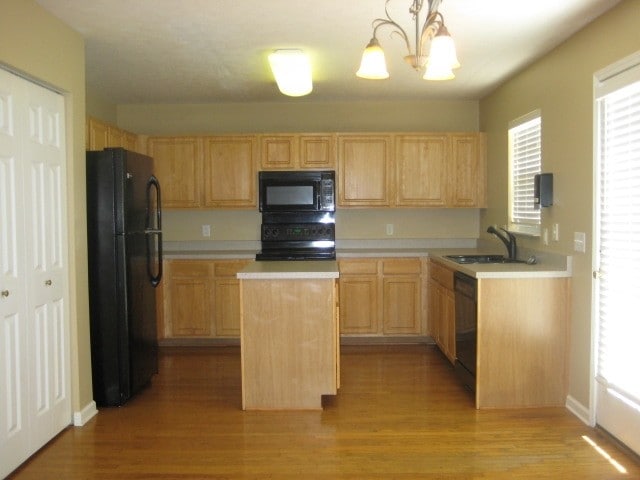 Foto del edificio - 3128 Hidden Creek Dr