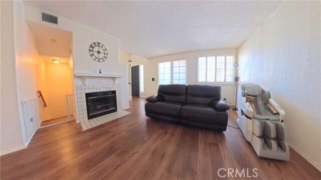 Building Photo - 415 E Bougainvillea Ln