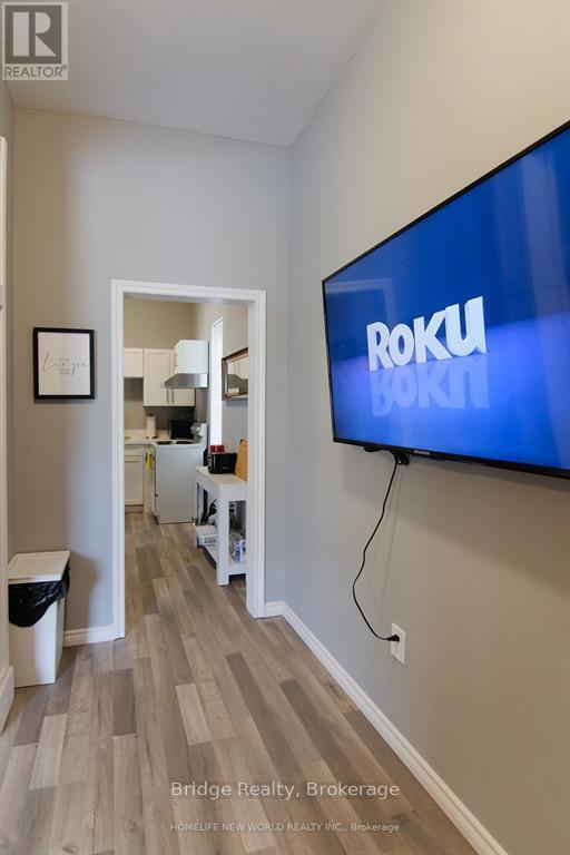 Building Photo - 144-144 Adelaide St N