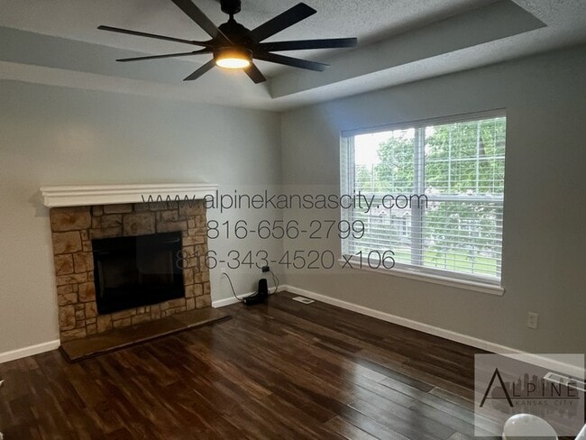 Building Photo - Northland Split Level All Electric!