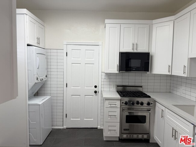 Building Photo - 9820 Charleville Blvd