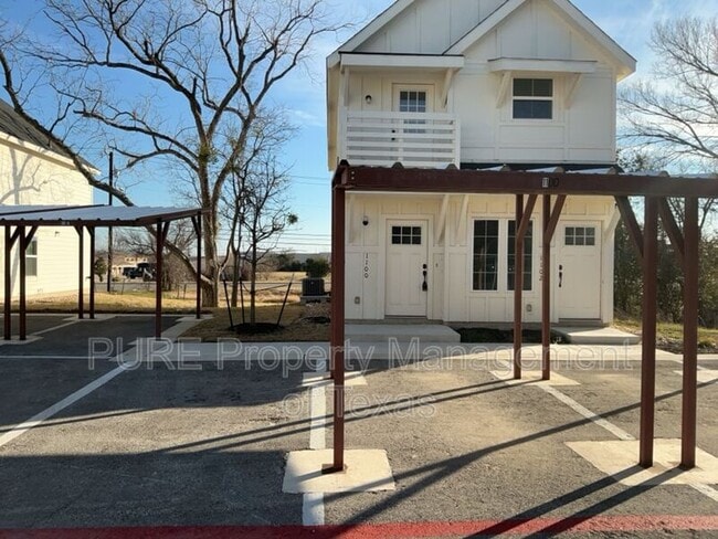 Building Photo - 2002 W 2nd St