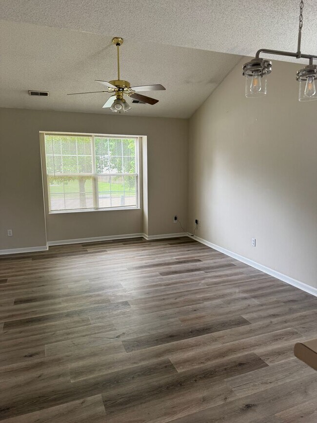 Building Photo - 2112-2114 Arlene Dr