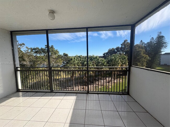 Foto del edificio - 16171 Blatt Blvd