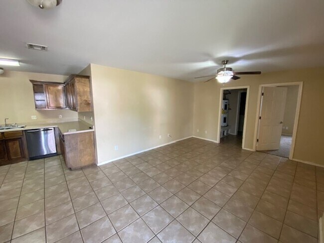 Foto del edificio - Spacious Duplex in Farmington!