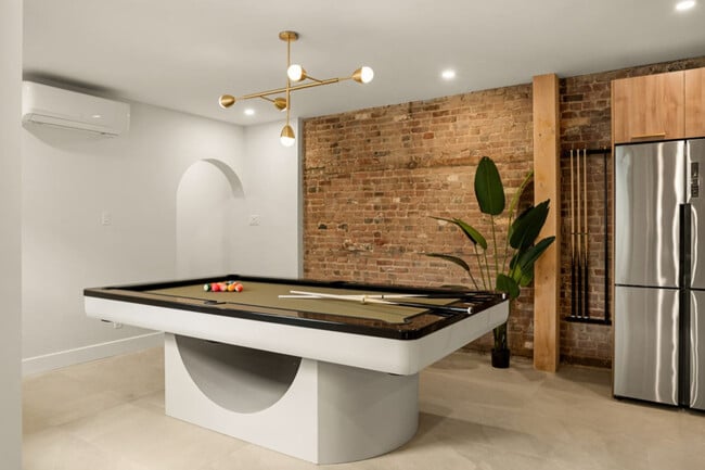 Building Photo - 4276 R. Saint-Denis