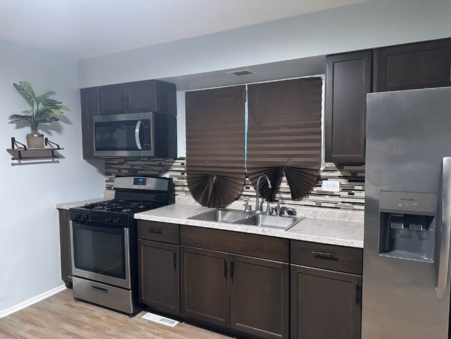 Building Photo - 1903 171st St