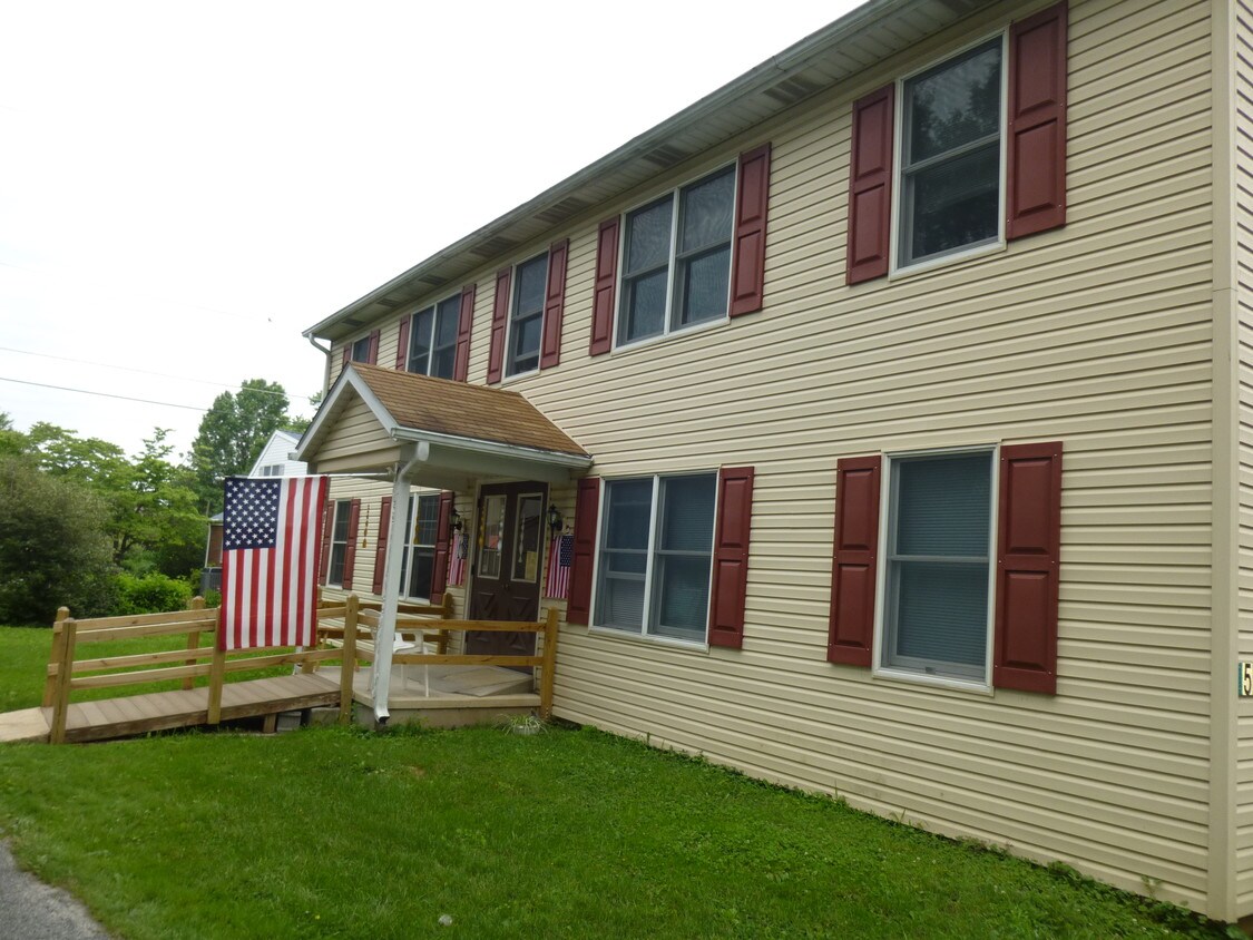 12 N Reamstown Rd, Stevens, PA 17578 Apartments in Stevens, PA