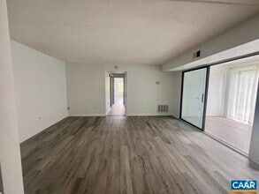 Building Photo - 32 Spring Ct