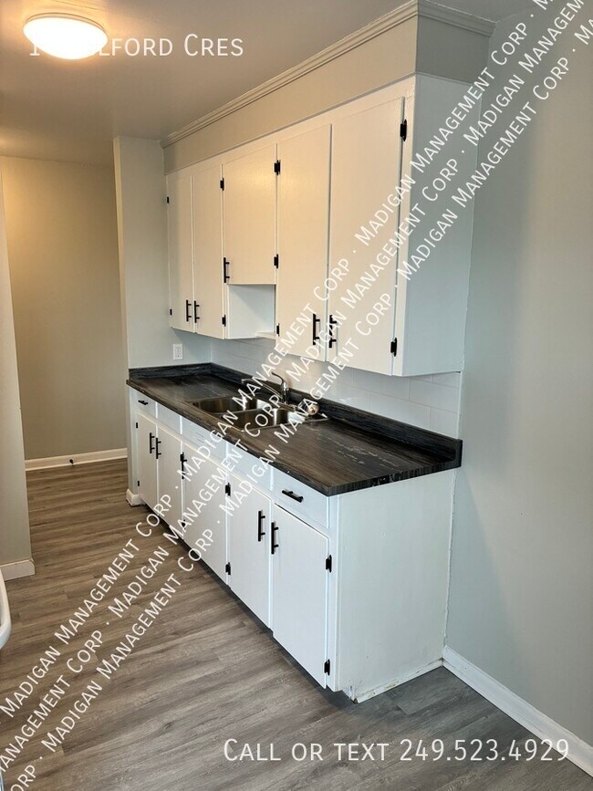 Photo du bâtiment - Move-In Special at The Milford – Save Big ...
