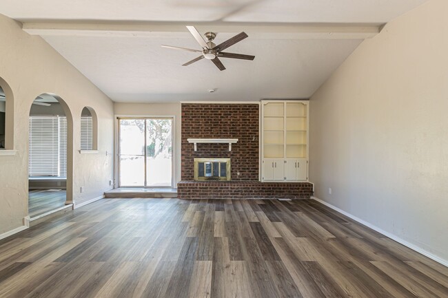 Building Photo - Newly remodeled 3 Bed 2 Bath in Yukon!