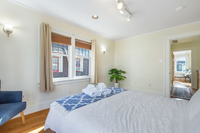 Building Photo - 710 10th Ave E