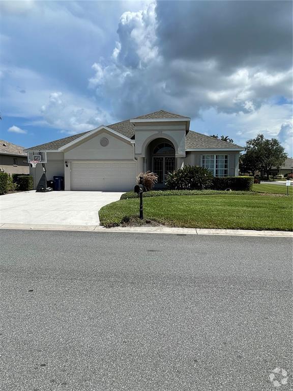 The Estates Glenn Lake Apartments for Rent with a Garage Bradenton