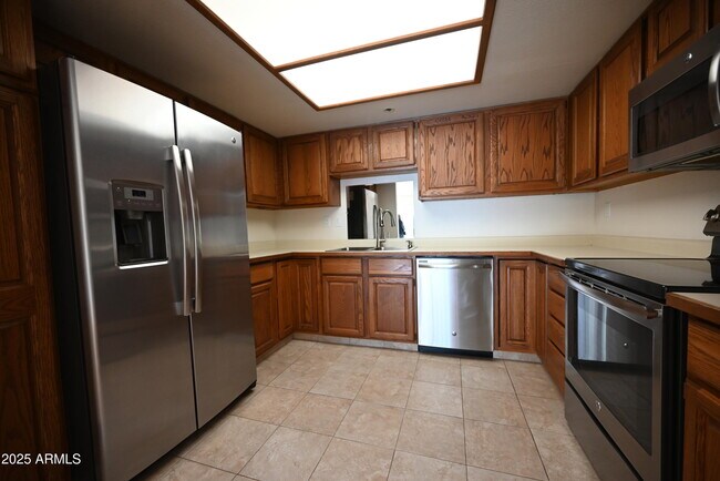 Foto del edificio - 7870 E Camelback Rd