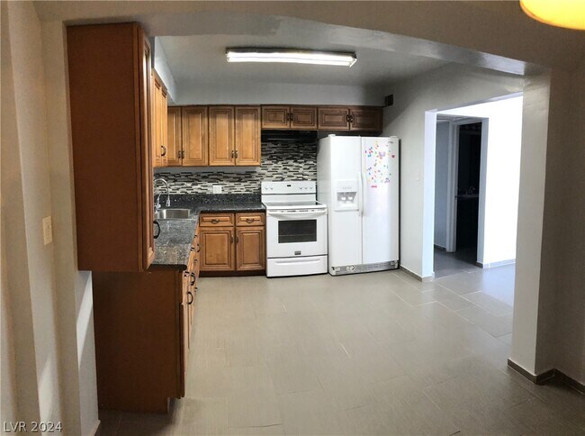 Foto del edificio - 2109 Poplar Ave
