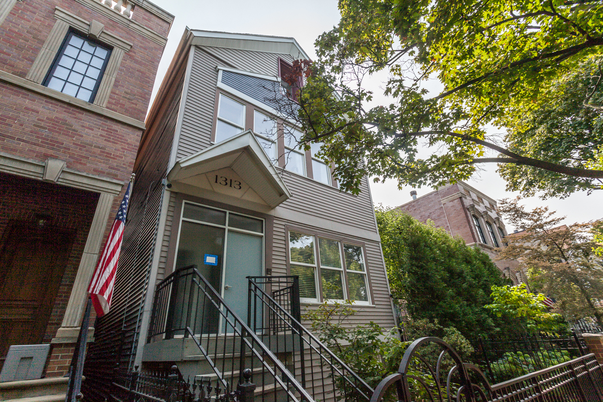 Primary Photo - 1313 W Wolfram St
