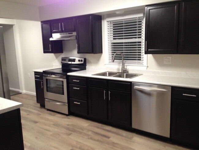 Electrodomésticos de acero inoxidable, incluido el lavavajillas. - 874 A Pleasant Ridge Rd