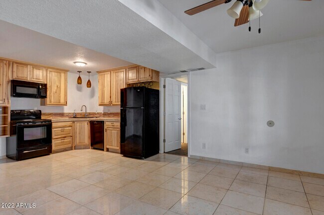 Foto del edificio - 1440 N Idaho Rd