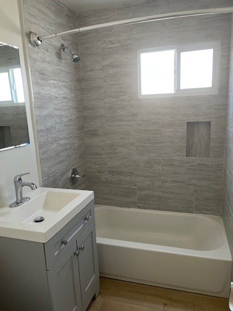Baño - 14320 Condon Ave