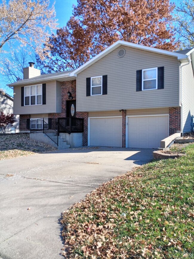 Foto del edificio - 4BR Single Family Home w/ Fenced Yard in S...