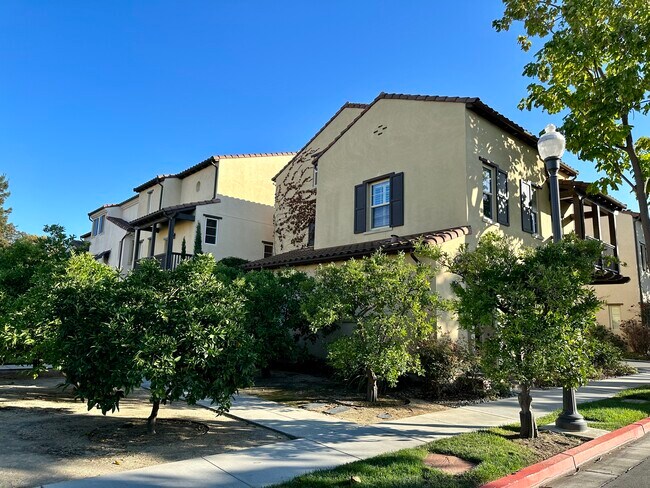 Building Photo - 1110 Arbol Way