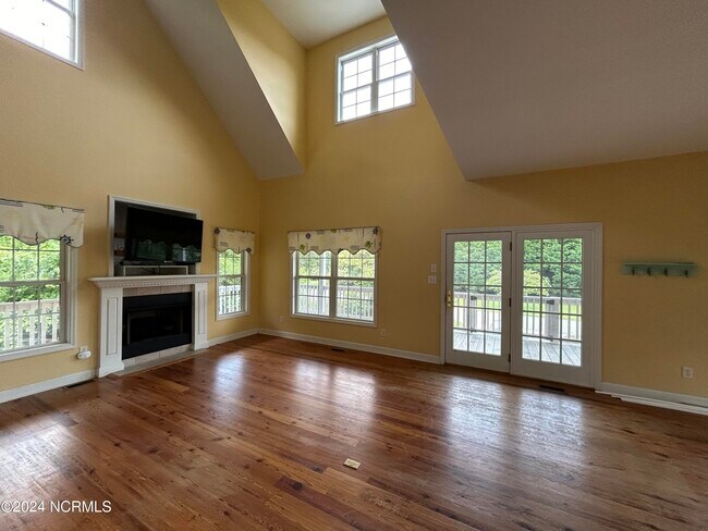Building Photo - 405 Emerald Plantation Rd