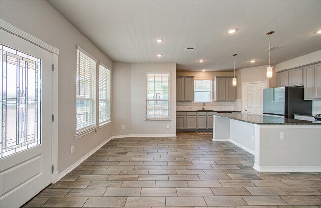 Building Photo - 1705 Bayway Dr