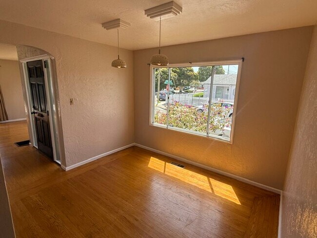 Foto del edificio - 3-Bedroom Single Family Home in Richmond Annex / El Cerrito Area