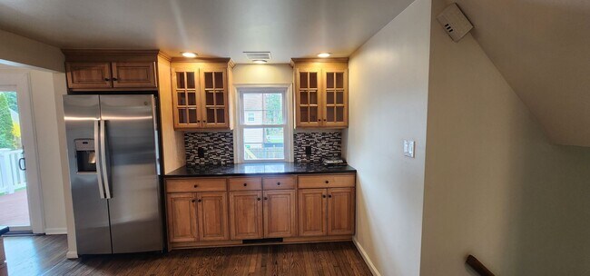 Building Photo - Beautiful and Spacious Wallingsford 4 Bedr...