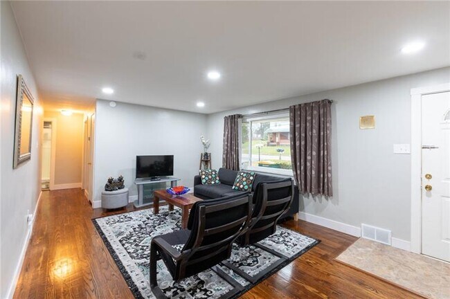 Foto del edificio - 2413 Nicholson Rd
