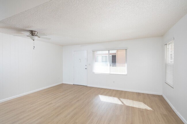 Foto del edificio - 1656 Reed Ave