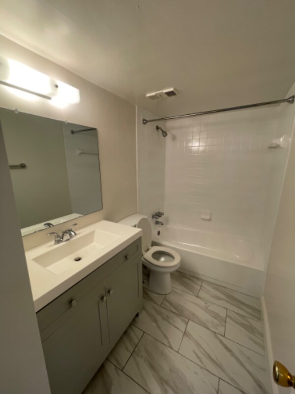 Foto del edificio - 5821 Edson Ln