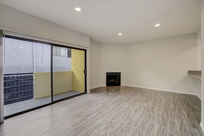 Foto del interior - 711 N. Sweetzer Ave