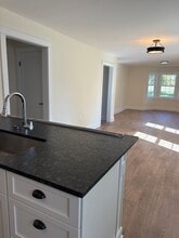 Building Photo - 68 Kemble St