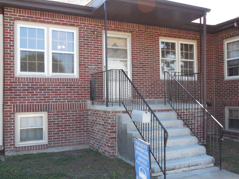 front entry - 407 S Jeffers St