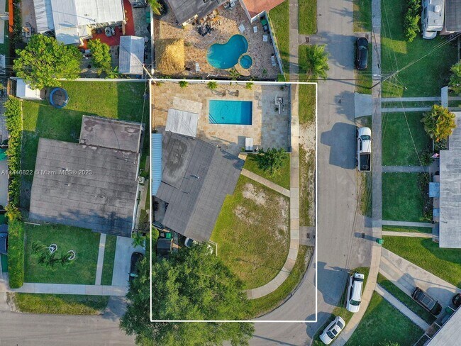 Building Photo - 4721 SW 108th Ave