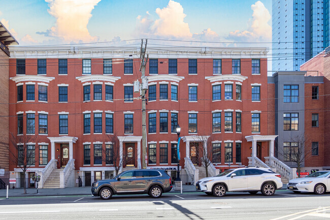 Foto del edificio - The Brownstones & Townhouses