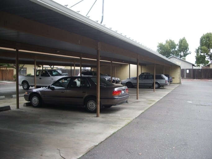 Área de estacionamiento - Silverado Apartments